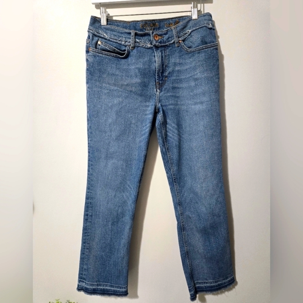 ESCADA SPORT Linda Slim Cropped Light Wash Jeans. Size 38 EURO/ 8 CAN